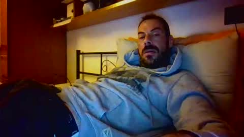 Snapshot of slevin1983 chatting on November 2025 08:31:01 PM slevin online show from November 2025 08:31:01 PM