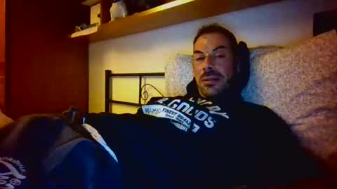 Snapshot of slevin1983 chatting on December 2025 06:03:01 PM slevin online show from December 2025 06:03:01 PM