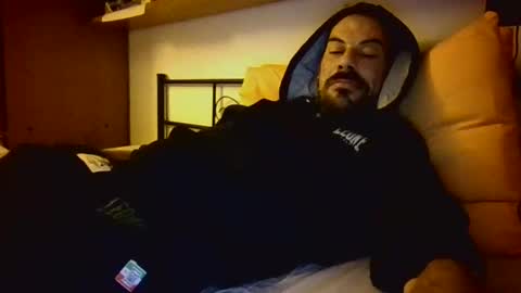 Snapshot of slevin1983 chatting on January 2026 12:05:01 AM slevin online show from January 2026 12:05:01 AM