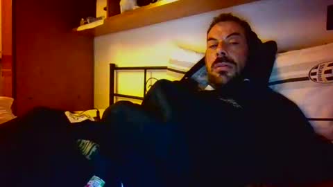 Snapshot of slevin1983 chatting on February 2026 10:35:01 PM slevin online show from February 2026 10:35:01 PM