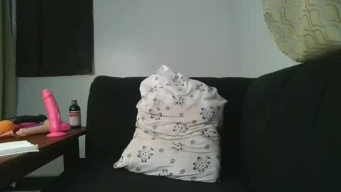 Snapshot of slim_bitch_ chatting on December 2025 02:31:01 AM becky online show from December 2025 02:31:01 AM