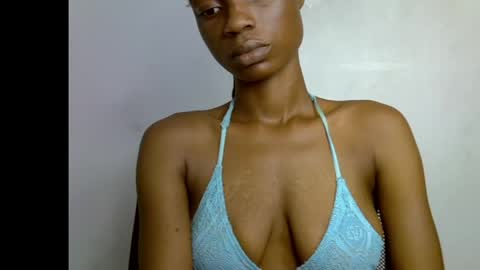 Snapshot of slim_petitqueen chatting on April 2026 07:37:01 PM Alice online show from April 2026 07:37:01 PM