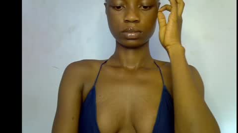 Snapshot of slim_petitqueen chatting on May 2026 07:05:01 AM Alice online show from May 2026 07:05:01 AM