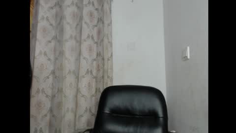 Snapshot of slimfit_girl chatting on December 2025 06:11:01 AM Slimfit girl online show from December 2025 06:11:01 AM