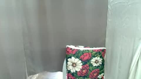 Snapshot of slut_mama chatting on March 2026 08:00:02 AM Zien online show from March 2026 08:00:02 AM
