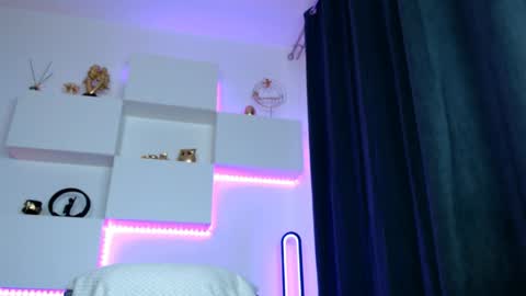 Snapshot of slut_tattoogirl chatting on April 2026 05:51:02 AM Ariana online show from April 2026 05:51:02 AM