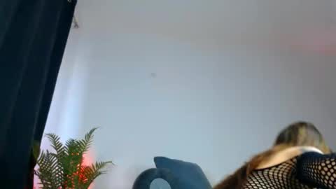 Snapshot of slut_tattoogirl chatting on May 2026 05:49:01 AM Ariana online show from May 2026 05:49:01 AM