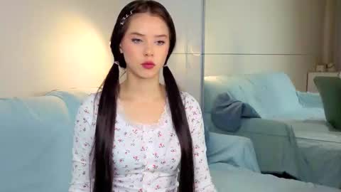 Snapshot of slyshypie chatting on September 2025 01:34:02 PM Lily online show from September 2025 01:34:02 PM