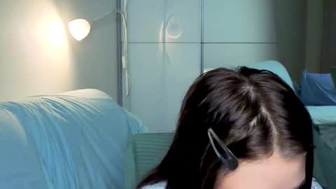 Snapshot of slyshypie chatting on September 2025 01:45:01 PM Lily online show from September 2025 01:45:01 PM