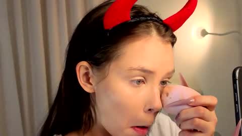 Lily online show from November 2025 01:36:02 PM