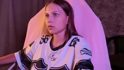 Snapshot of small_emma0 chatting on September 2025 04:28:02 PM Emma online show from September 2025 04:28:02 PM