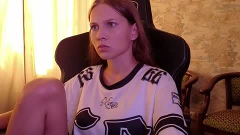 Snapshot of small_emma0 chatting on September 2025 02:51:01 PM Emma online show from September 2025 02:51:01 PM