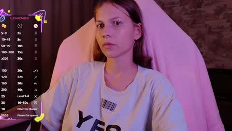 Snapshot of small_emma0 chatting on September 2025 04:10:02 PM Emma online show from September 2025 04:10:02 PM