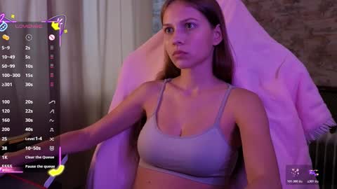 Snapshot of small_emma0 chatting on December 2025 08:34:01 AM Emma online show from December 2025 08:34:01 AM