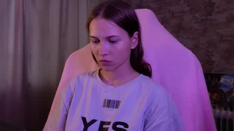 Snapshot of small_emma0 chatting on December 2025 08:22:01 AM Emma online show from December 2025 08:22:01 AM