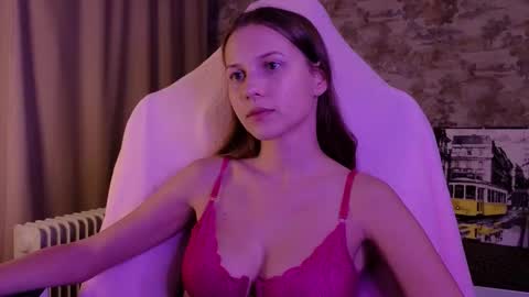 Snapshot of small_emma0 chatting on February 2026 11:13:01 PM Emma online show from February 2026 11:13:01 PM