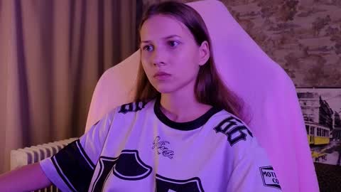 Snapshot of small_emma0 chatting on February 2026 02:10:01 AM Emma online show from February 2026 02:10:01 AM