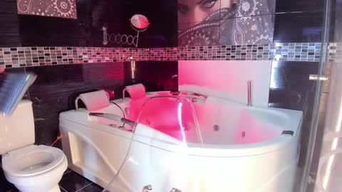 Snapshot of small_hot19 chatting on September 2025 09:34:01 AM Small Hot19 online show from September 2025 09:34:01 AM