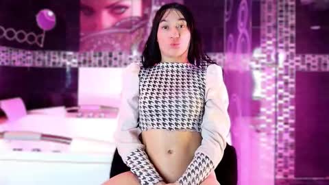 Snapshot of small_hot19 chatting on December 2025 09:47:01 AM Small Hot19 online show from December 2025 09:47:01 AM