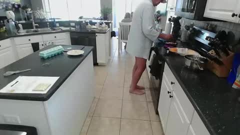 Snapshot of smallpenisbigtongue chatting on February 2025 05:43:01 PM Daddy online show from February 2025 05:43:01 PM