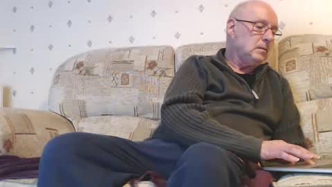 Snapshot of smallsteve562 chatting on December 2024 09:16:01 PM Steve online show from December 2024 09:16:01 PM