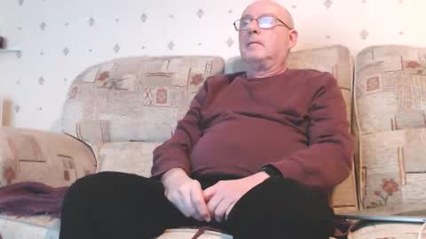 Snapshot of smallsteve562 chatting on November 2025 09:36:01 PM Steve online show from November 2025 09:36:01 PM