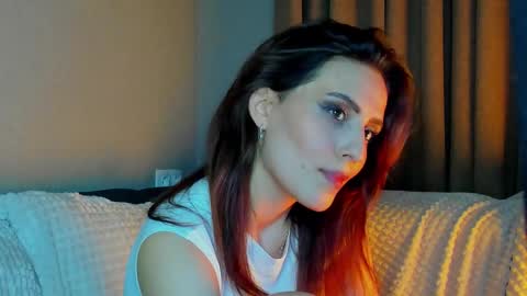 Bella online show from September 2025 08:08:02 PM