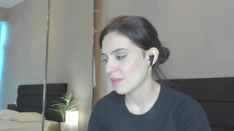 Bella online show from October 2025 09:20:01 AM