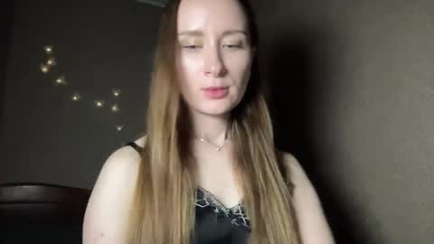 smilequeen_ online show from October 2025 08:22:02 PM