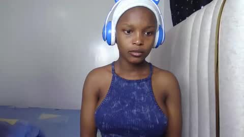 smiley luv1 online show from March 2026 08:01:02 PM