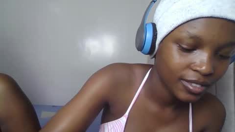 smiley luv1 online show from March 2026 08:59:01 PM