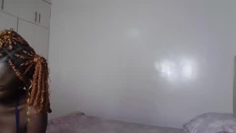 smiley luv1 online show from April 2026 09:57:01 AM