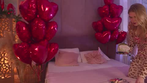 Mia online show from February 2026 05:19:02 AM