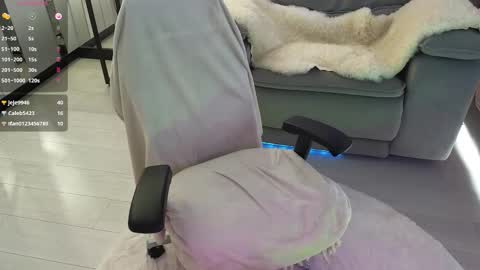 smilym online show from October 2025 12:03:01 PM