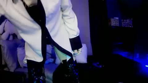 Snapshot of smokeingbitch420 chatting on September 2025 02:49:02 AM love bug online show from September 2025 02:49:02 AM