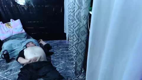 Snapshot of smokeingbitch420 chatting on December 2025 08:00:01 AM love bug online show from December 2025 08:00:01 AM