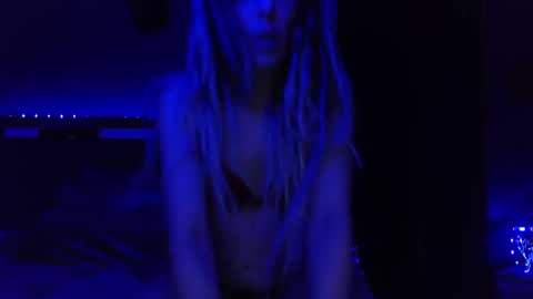 Snapshot of smokeingbitch420 chatting on February 2026 07:18:01 AM love bug online show from February 2026 07:18:01 AM