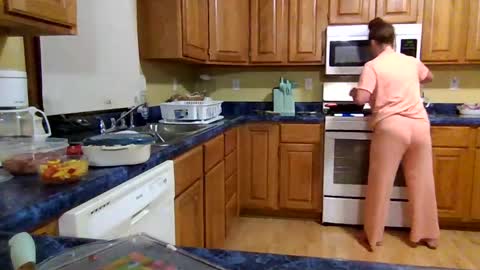 Snapshot of smoothmove1215 chatting on October 2025 12:11:01 AM smoothmove1215 online show from October 2025 12:11:01 AM