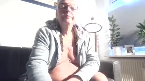 Snapshot of smoothy5460 chatting on January 2025 07:44:02 AM smoothy5460 online show from January 2025 07:44:02 AM