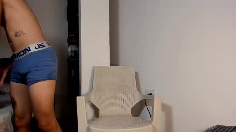 Snapshot of snakebutterfly chatting on December 2024 07:03:01 AM snakebutterfly online show from December 2024 07:03:01 AM