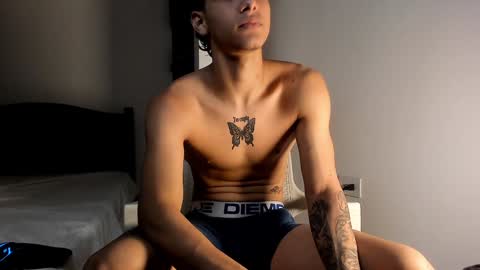 Snapshot of snakebutterfly chatting on January 2025 08:21:02 AM snakebutterfly online show from January 2025 08:21:02 AM