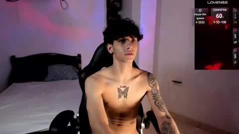 Snapshot of snakebutterfly chatting on March 2025 06:32:01 AM snakebutterfly online show from March 2025 06:32:01 AM