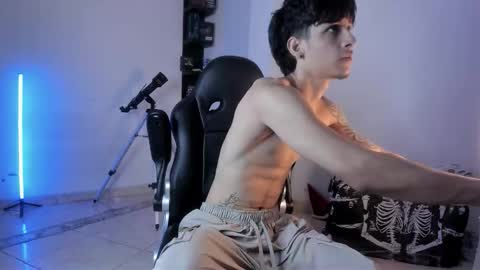 Snapshot of snakebutterfly chatting on October 2025 06:03:01 AM snakebutterfly online show from October 2025 06:03:01 AM