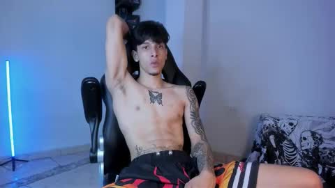 Snapshot of snakebutterfly chatting on October 2025 09:28:01 AM snakebutterfly online show from October 2025 09:28:01 AM