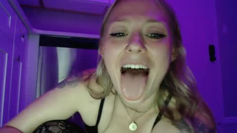 sneakyalicek online show from January 2025 03:22:02 AM