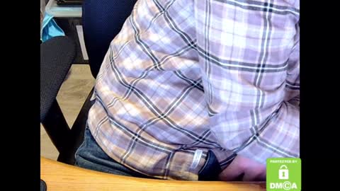 Snapshot of sneakybill82 chatting on December 2024 07:54:01 AM Sneakybill online show from December 2024 07:54:01 AM