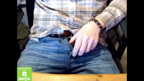 Snapshot of sneakybill82 chatting on February 2025 09:09:01 PM Sneakybill online show from February 2025 09:09:01 PM