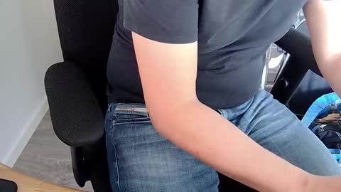 Snapshot of sneakybill82 chatting on September 2025 06:04:02 AM Sneakybill online show from September 2025 06:04:02 AM