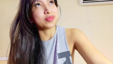 Snapshot of sneakyy_fantasy chatting on March 2025 03:50:01 AM Hellen online show from March 2025 03:50:01 AM