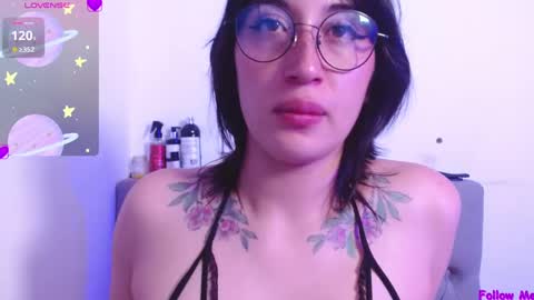 Snapshot of snow_baall chatting on February 2025 04:32:01 PM IG OF red moonn online show from February 2025 04:32:01 PM